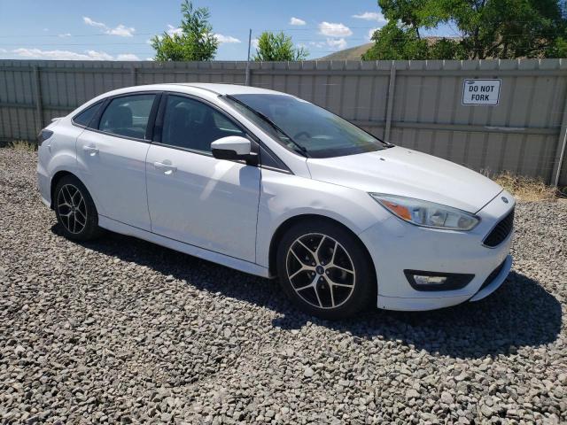 1FADP3FE7FL287934 - 2015 FORD FOCUS SE WHITE photo 4