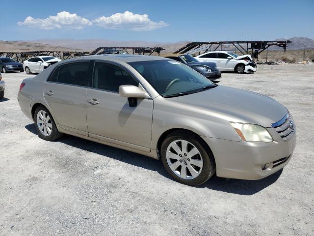 4T1BK36B15U055985 - 2005 TOYOTA AVALON XL GOLD photo 4