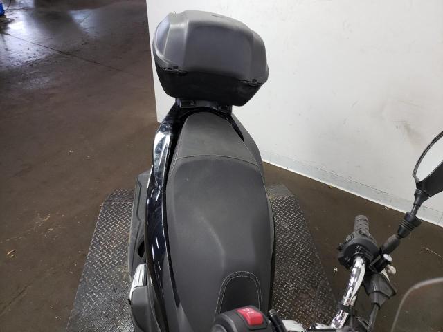 RLHKF1802FY001940 - 2015 HONDA PCX 150 BLACK photo 6