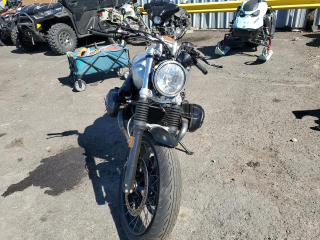 WB10J3306JZ794412 - 2018 BMW R NINE T SCRAMBLER SILVER photo 2