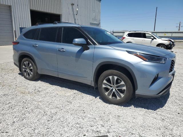 5TDHZRBHXMS145095 - 2021 TOYOTA HIGHLANDER XLE SILVER photo 4