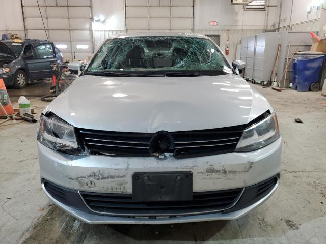 3VWDX7AJ0DM363928 - 2013 VOLKSWAGEN JETTA SE GRAY photo 5