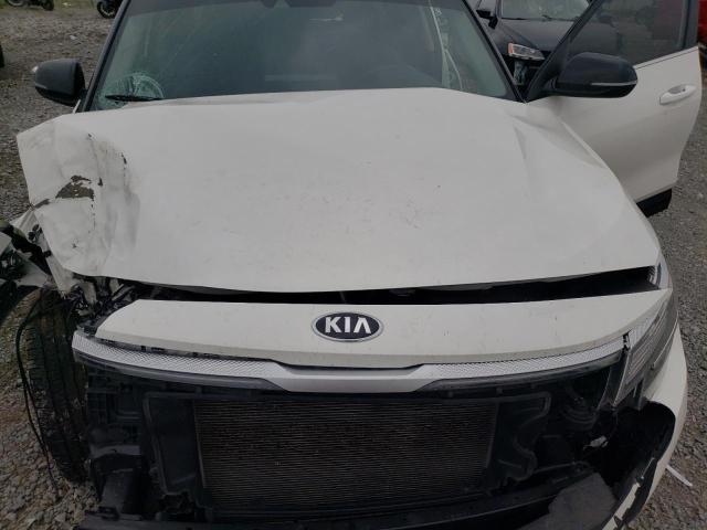 KNDEU2AA5M7126817 - 2021 KIA SELTOS S WHITE photo 12