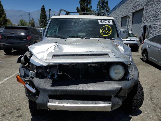 JTEBU11F870054965 - 2007 TOYOTA FJ CRUISER SILVER photo 5