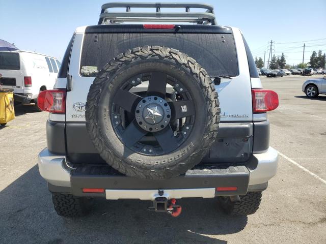 JTEBU11F870054965 - 2007 TOYOTA FJ CRUISER SILVER photo 6