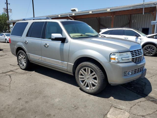 5LMFU27558LJ04739 - 2008 LINCOLN NAVIGATOR SILVER photo 4