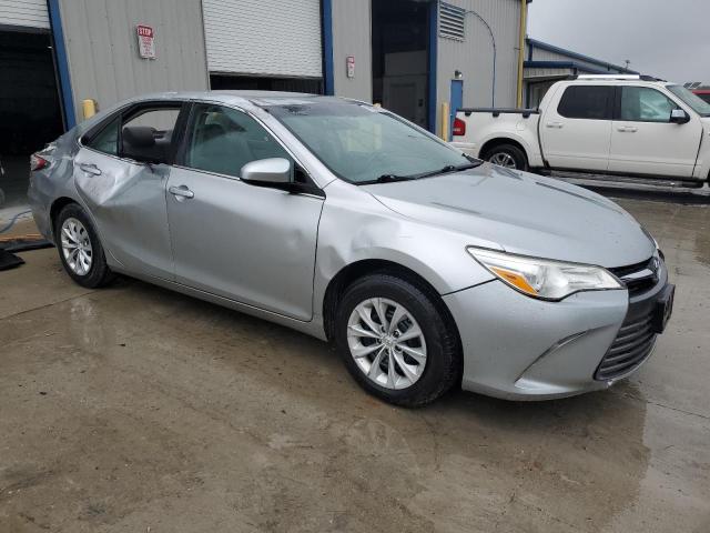 4T1BF1FK6HU648495 - 2017 TOYOTA CAMRY LE SILVER photo 4