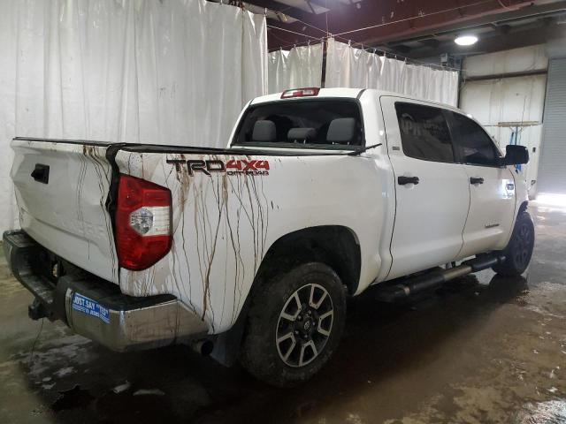 5TFDY5F13JX764599 - 2018 TOYOTA TUNDRA CREWMAX SR5 WHITE photo 3