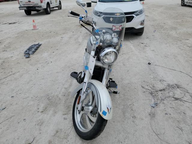 5VPCB16D053009182 - 2005 VICTORY MOTORCYCLES KINGPIN 白色 照片 2