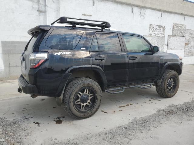 JTEBU5JR8J5571050 - 2018 TOYOTA 4RUNNER SR5/SR5 PREMIUM BLACK photo 3