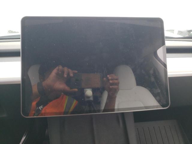 7SAYGDEE0RF170287 - 2024 TESLA MODEL Y WHITE photo 9