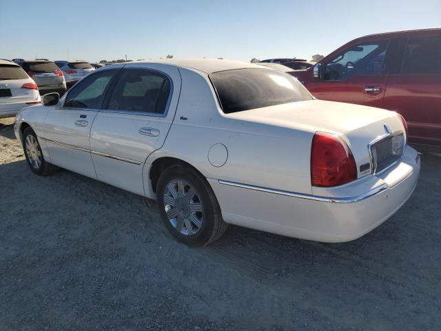 1LNHM83W83Y638360 - 2003 LINCOLN TOWN CARTIER WHITE photo 2