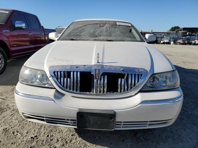 1LNHM83W83Y638360 - 2003 LINCOLN TOWN CARTIER WHITE photo 5