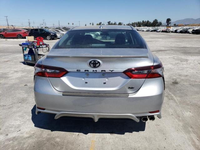 4T1G11AK8PU818060 - 2023 TOYOTA CAMRY SE NIGHT SHADE SILVER photo 6
