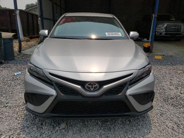 4T1T11AK9PU166290 - 2023 TOYOTA CAMRY SE NIGHT SHADE SILVER photo 5