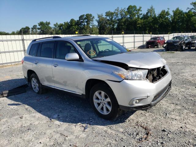 5TDZK3EH8DS126823 - 2013 TOYOTA HIGHLANDER BASE SILVER photo 4