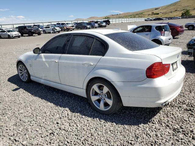 WBAPK7G54BNN78558 - 2011 BMW 328 XI WHITE photo 2