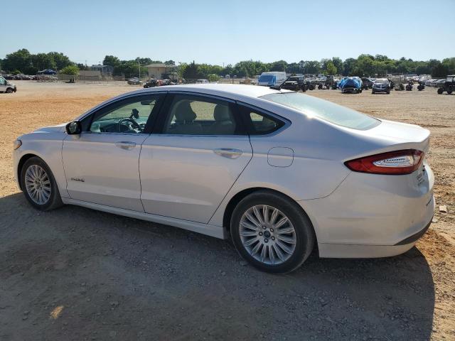 3FA6P0LU1GR402825 - 2016 FORD FUSION SE HYBRID WHITE photo 2