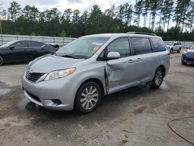 2014 TOYOTA SIENNA LE, null