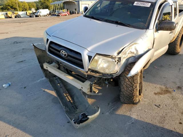 5TELU42N87Z348978 - 2007 TOYOTA TACOMA DOUBLE CAB ვერცხლისფერი ფოტო 9