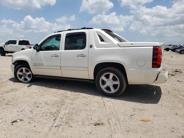 3GNTKGE76DG377673 - 2013 CHEVROLET AVALANCHE LTZ WHITE photo 2