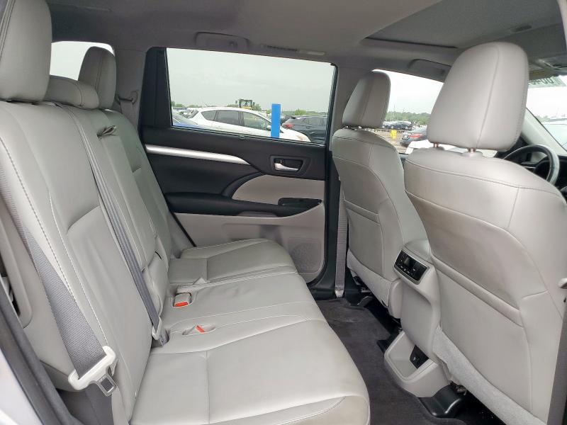 5TDKKRFH3FS065645 - 2015 TOYOTA HIGHLANDER XLE 银色 照片 10