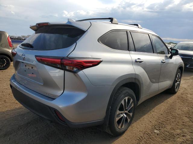 5TDGZRBH5LS514987 - 2020 TOYOTA HIGHLANDER XLE SILVER photo 3