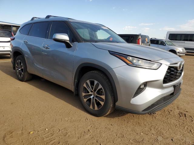 5TDGZRBH5LS514987 - 2020 TOYOTA HIGHLANDER XLE SILVER photo 4