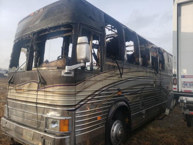 2PCM33492X1026939 - 2000 COUN COACH BURN photo 2