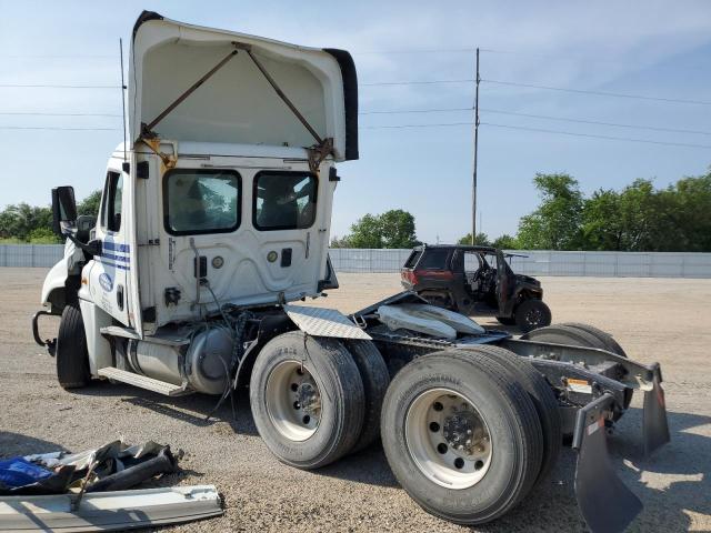 3AKJGED5XGDHP9486 - 2016 FREIGHTLINER CASCADIA 1 თეთრი ფოტო 3