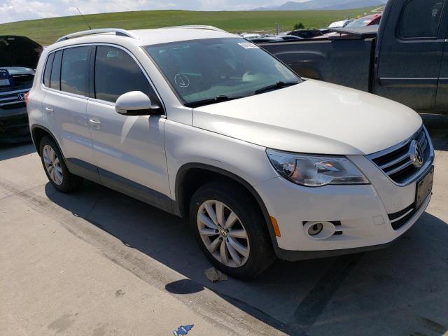 WVGBV7AX6BW534968 - 2011 VOLKSWAGEN TIGUAN S WHITE photo 4