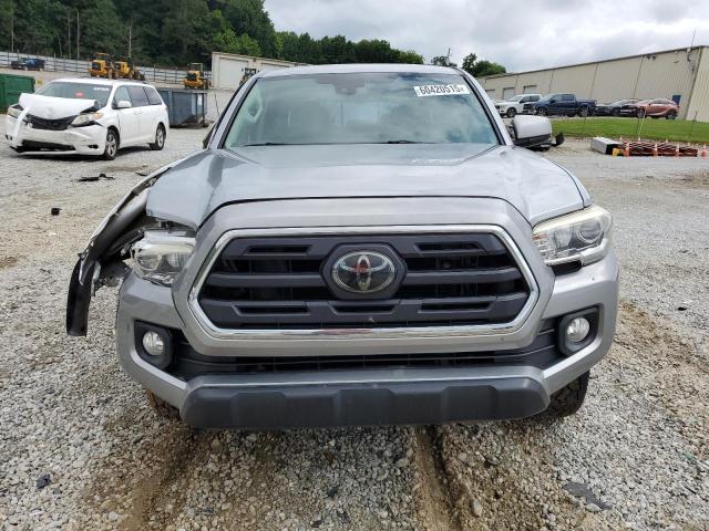 5TFAZ5CN4JX067059 - 2018 TOYOTA TACOMA DOUBLE CAB Silber Foto 5
