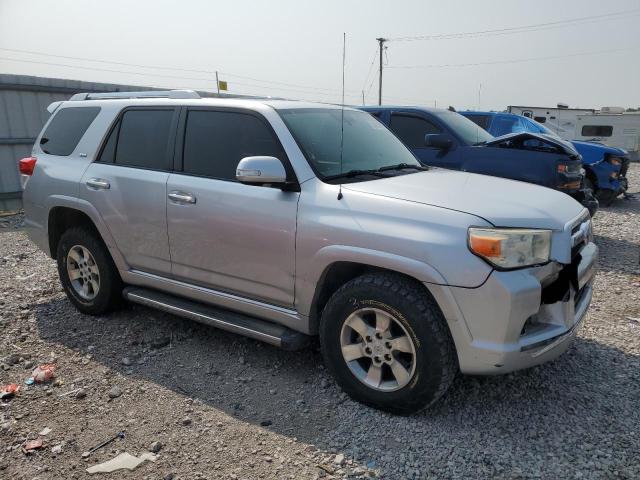 JTEBU5JR9B5072842 - 2011 TOYOTA 4RUNNER SR5 SILVER photo 4
