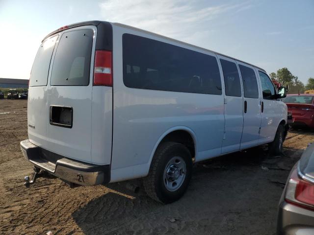 1GAZGPFGXH1135257 - 2017 CHEVROLET EXPRESS G3 LT WHITE photo 3