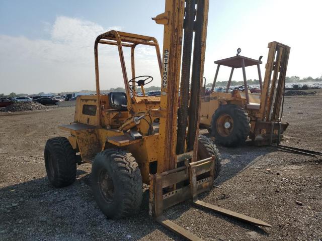 C107 - 2000 FORK LIFT YELLOW photo 1