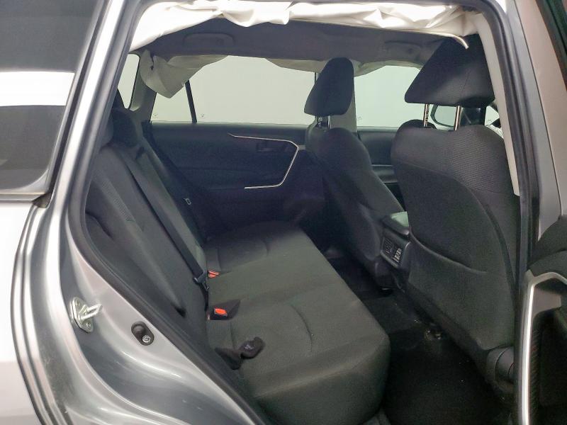 2T3H1RFV5NC189000 - 2022 TOYOTA RAV4 LE SILVER photo 11