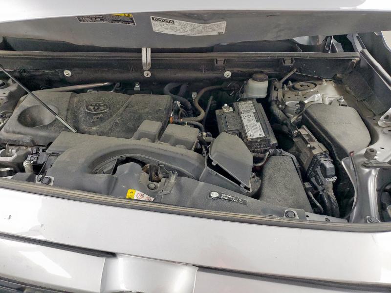 2T3H1RFV5NC189000 - 2022 TOYOTA RAV4 LE SILVER photo 12