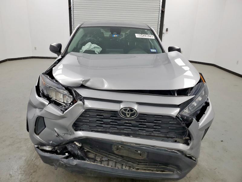 2T3H1RFV5NC189000 - 2022 TOYOTA RAV4 LE SILVER photo 5