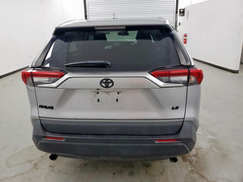 2T3H1RFV5NC189000 - 2022 TOYOTA RAV4 LE SILVER photo 6