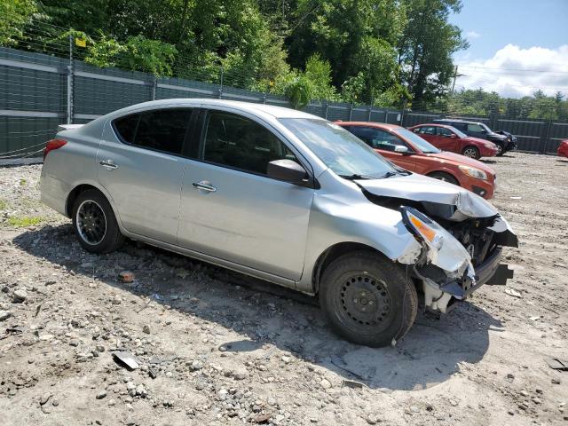 3N1CN7AP0JK411043 - 2018 NISSAN VERSA S SILVER photo 4