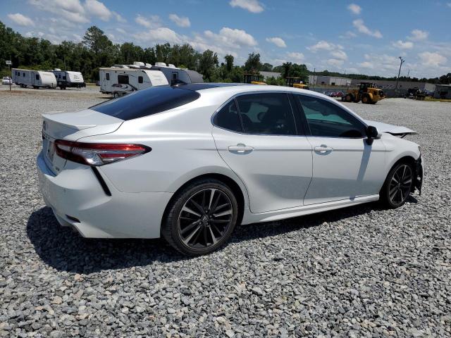 4T1B61HK4JU074482 - 2018 TOYOTA CAMRY XSE WHITE photo 3