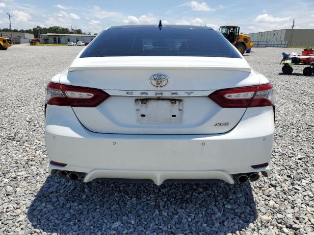 4T1B61HK4JU074482 - 2018 TOYOTA CAMRY XSE WHITE photo 6