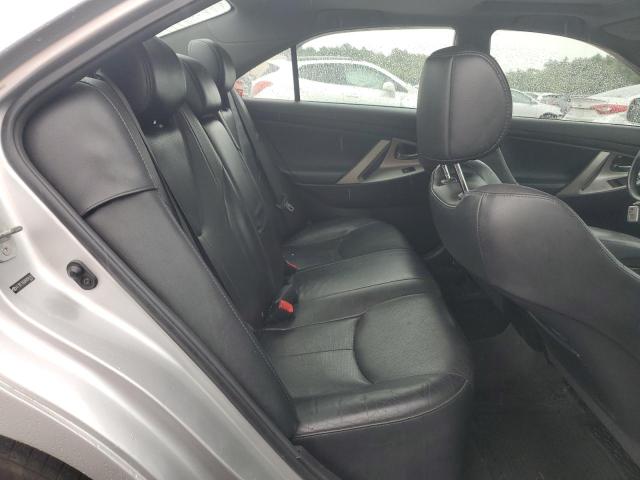 4T1BF3EK8AU094783 - 2010 TOYOTA CAMRY BASE فضي صورة 10