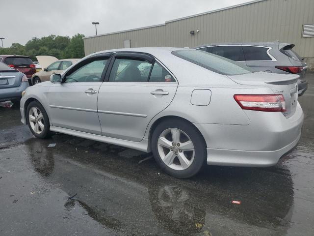 4T1BF3EK8AU094783 - 2010 TOYOTA CAMRY BASE فضي صورة 2