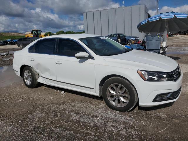 1VWAT7A32HC032968 - 2017 VOLKSWAGEN PASSAT S WHITE photo 4