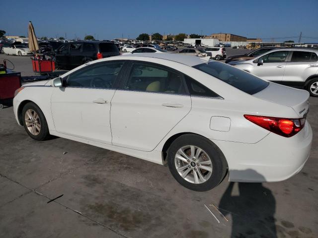 5NPEB4AC3DH687483 - 2013 HYUNDAI SONATA GLS WHITE photo 2