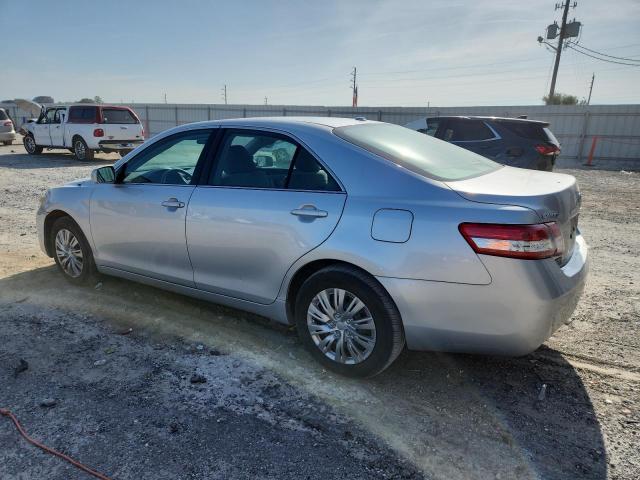 4T1BF3EK6BU671103 - 2011 TOYOTA CAMRY BASE Сріблястий фото 2
