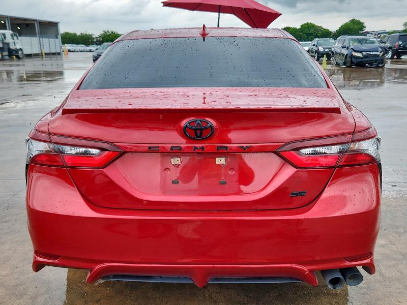 4T1G11AK4NU021849 - 2022 TOYOTA CAMRY SE 红色 照片 6