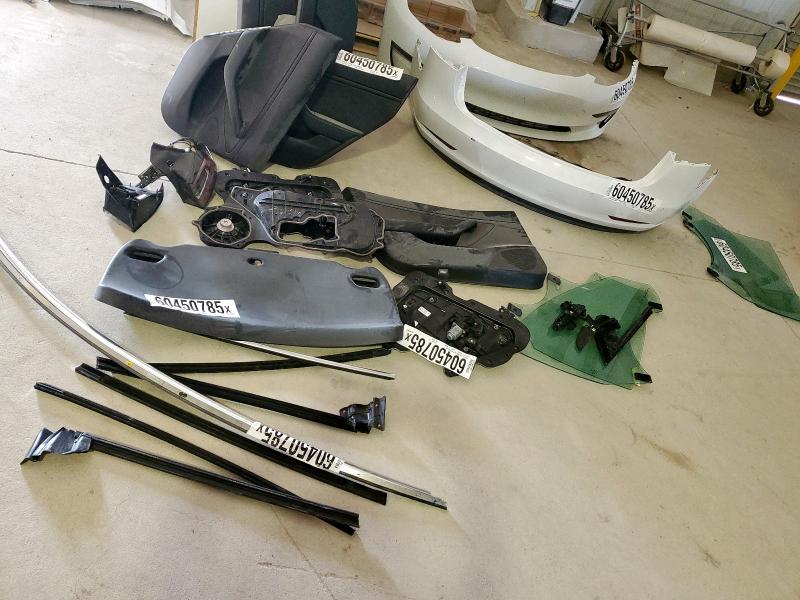 5YJ3E1EB7LF637004 - 2020 TESLA MODEL 3 WHITE photo 12