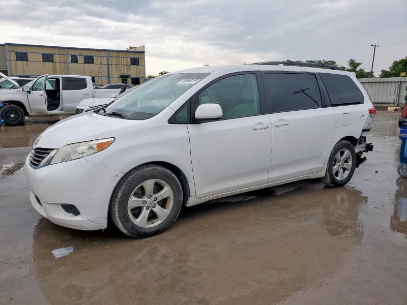 2014 TOYOTA SIENNA LE, null